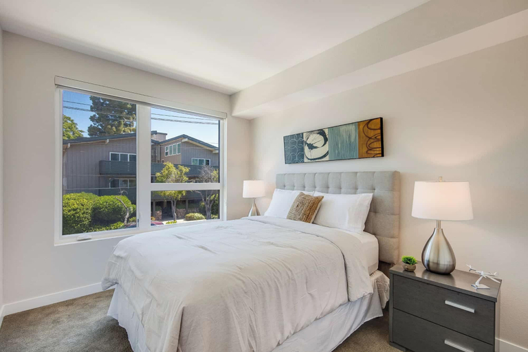 Room 4, Realm, San Mateo