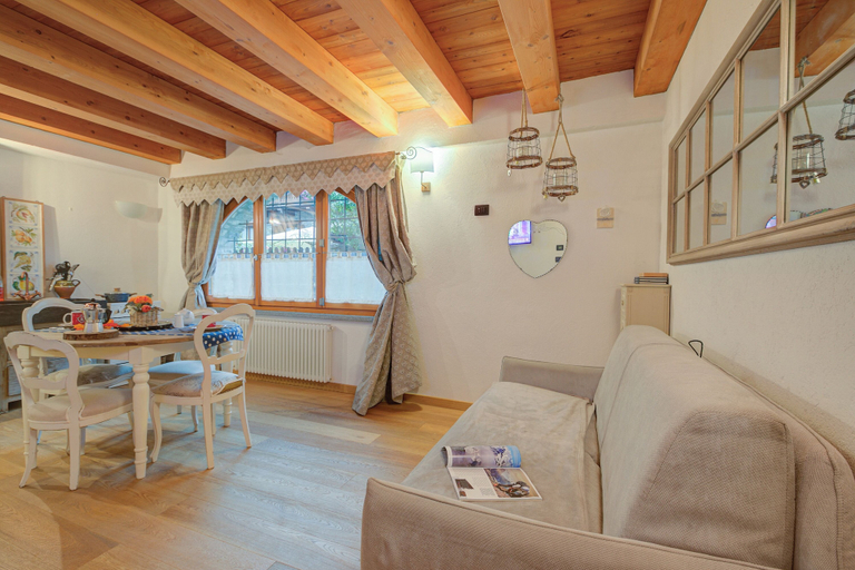 Living area 2, Cozy Nest in the old Town of Bardonecchia, Torino
