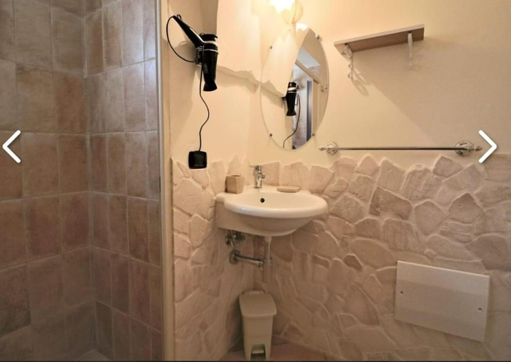 Bathroom 3, La corte delle more, Lecce