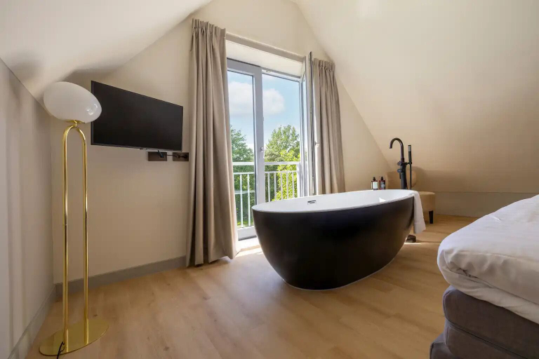 Room 2, Cozmoss, Emmen
