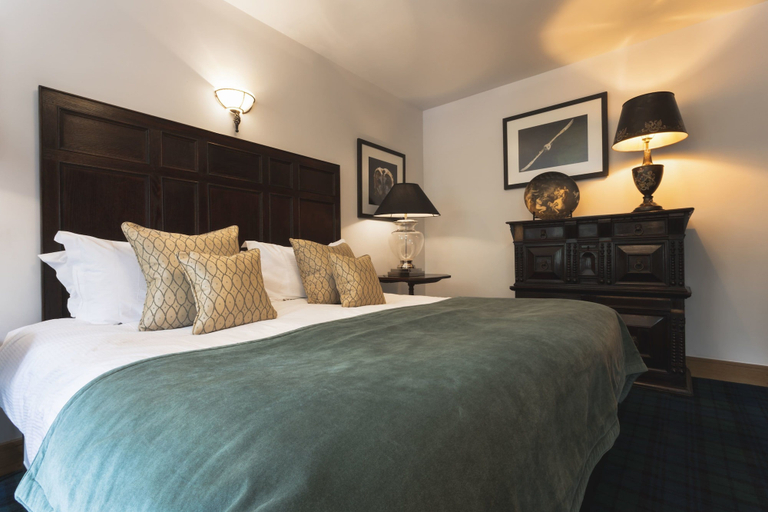 Room 4, Lyth Valley - X6 Bed Country House Ridgestone, Cumbria