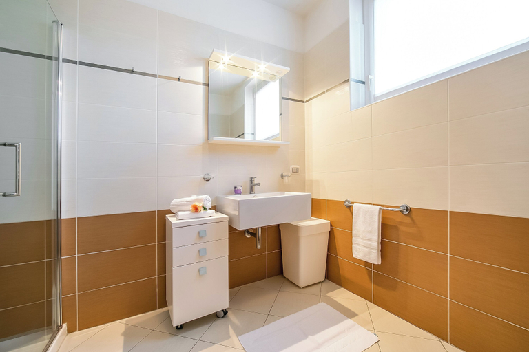 Bathroom 4, Vista di Maccagno Fantastico Pool, Varese