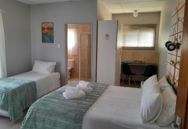 Bedroom 3, Die Skuur Douglas, Pixley ka Seme