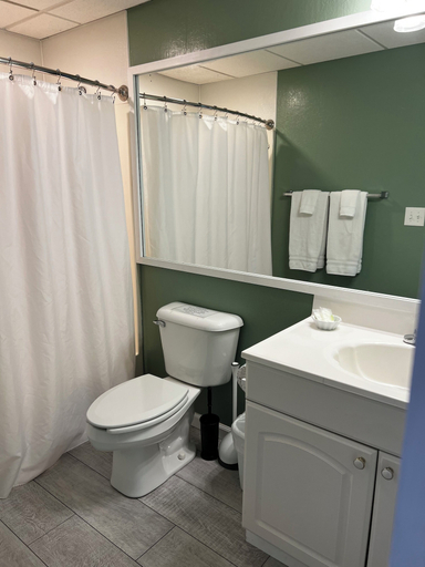 Bathroom 4, Boundary Waters Resort & Marina, Towns