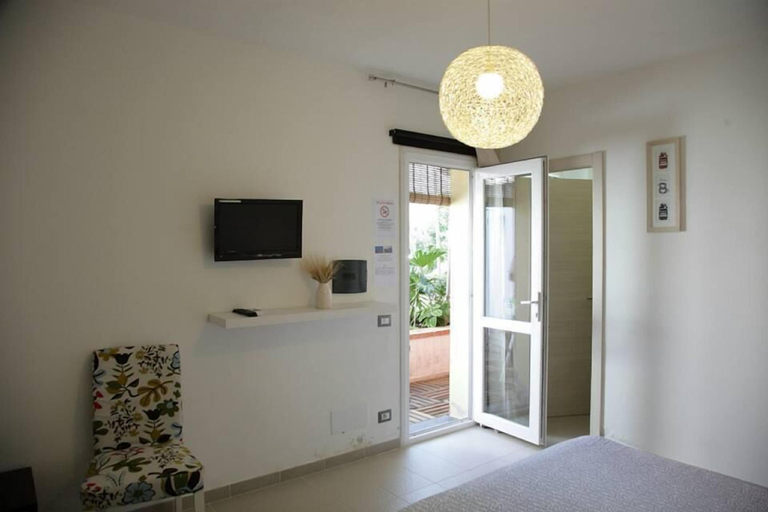 Others 3, Spapparra B&B, Oristano