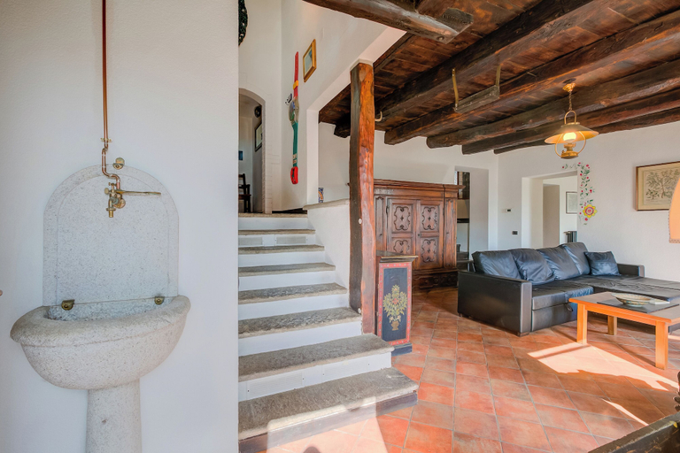 Interior 2, Appartamento Sole: Lake Maggiore Lakefront and Panoramic View, Varese