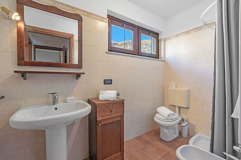 Bathroom 5, The Sunflower - Apt With Balcony and Private Parking, Torino