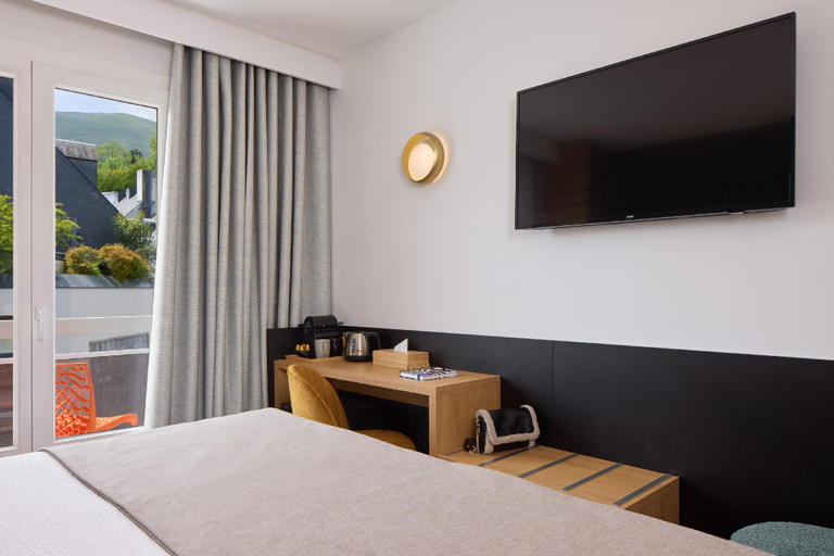 Bedroom 2, Hotel Roissy, Hautes-Pyrénées