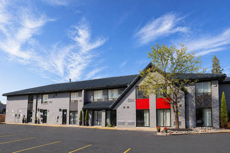 Exterior & Views 2, Comfort Inn, Muskoka