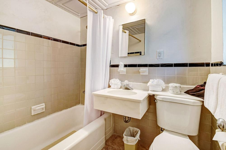 Bathroom 5, Rodeway Inn & Suites, Monroe