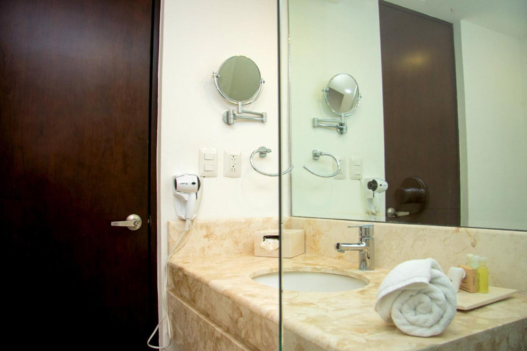 Bathroom 5, Mesón de la Luna Hotel & Spa, Mérida