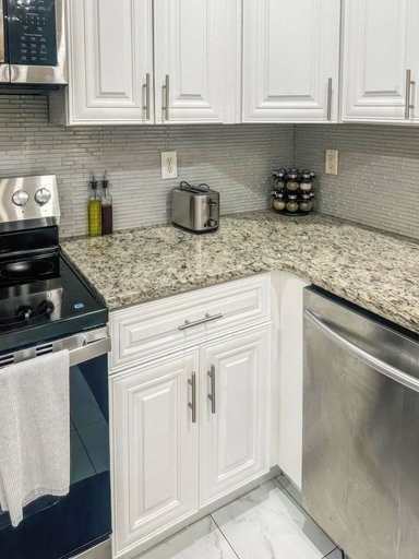 Private kitchen 5, Penny Cove, DeKalb