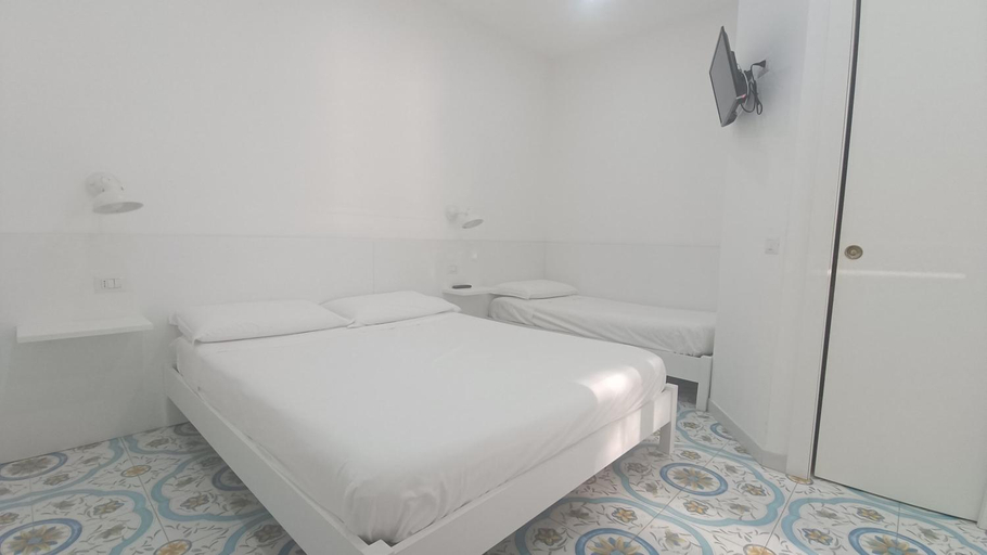 Bedroom 2, B & Beach, Salerno