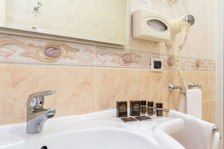 Bathroom 5, Hotel Terme Roma, Padua