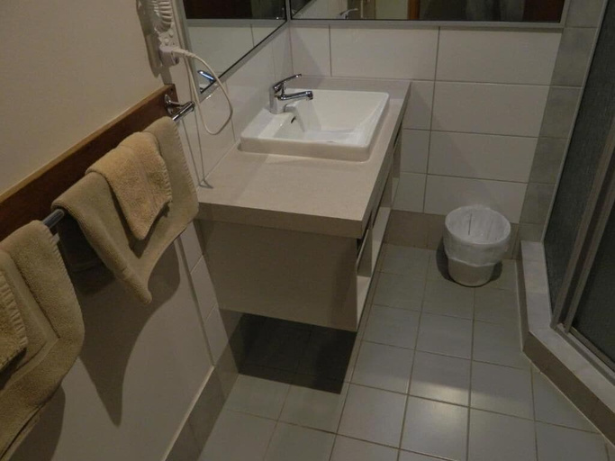 Bathroom 4, Werribee Motel and Apartment, Melbourne