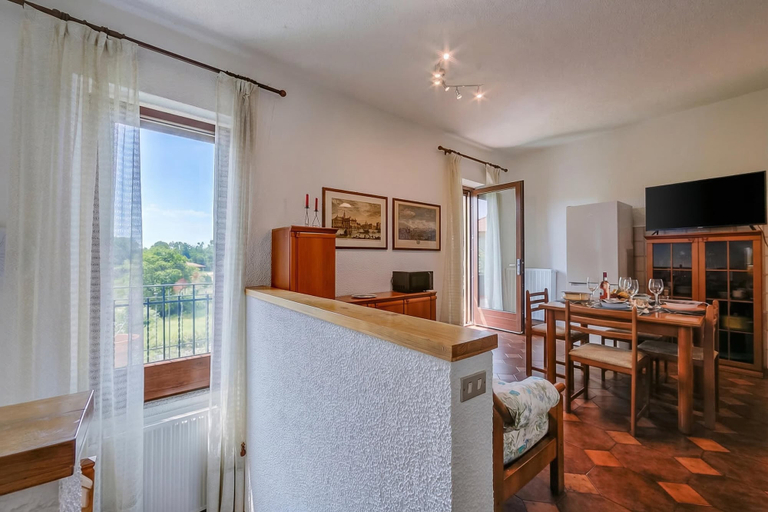 Dining 2, Charming La Gelosia Few Min From Lake: 2BR Monvalle Apartment, Varese