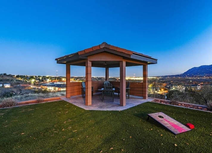 Outdoor dining, Highland Heights, El Paso