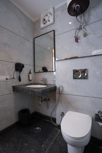 Bathroom 2, Annekaa Heights, Mathura