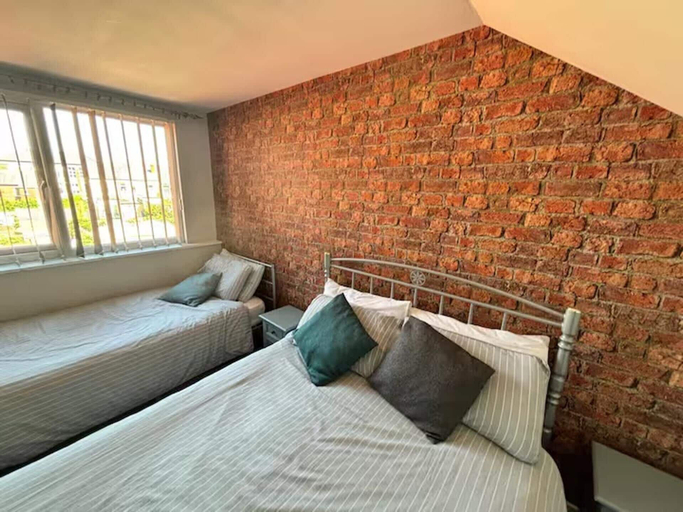 Room 5, Blackpool Bliss Spacious 4 Bedroom House, Blackpool