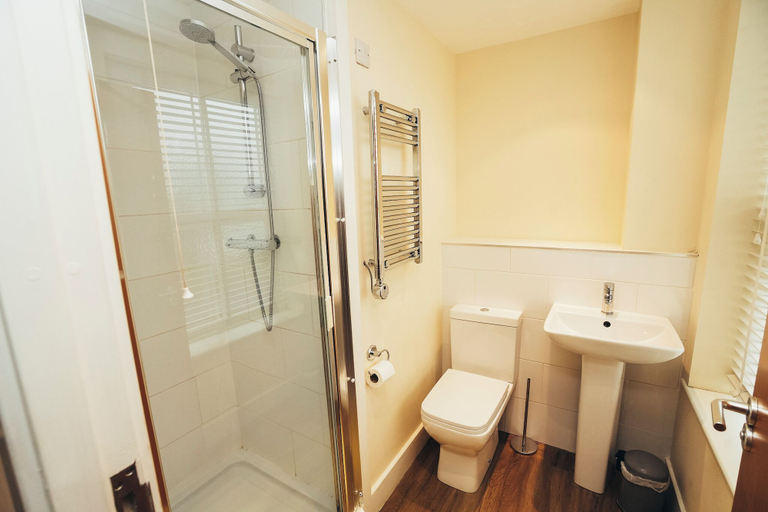 Bathroom 4, Dalby House Apartments, Derby