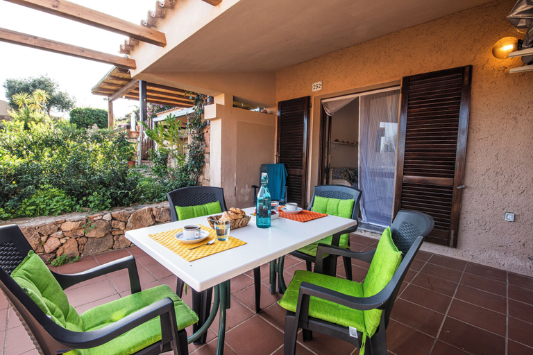 Outdoor dining 4, Sandy Bear Guesthouse, Olbia-Tempio