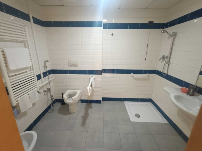 Bathroom 5, Hotel Panorama, Torino