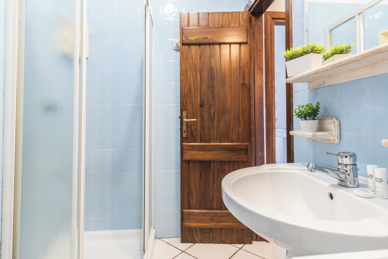 Bathroom 4, Sandy Bear Guesthouse, Olbia-Tempio