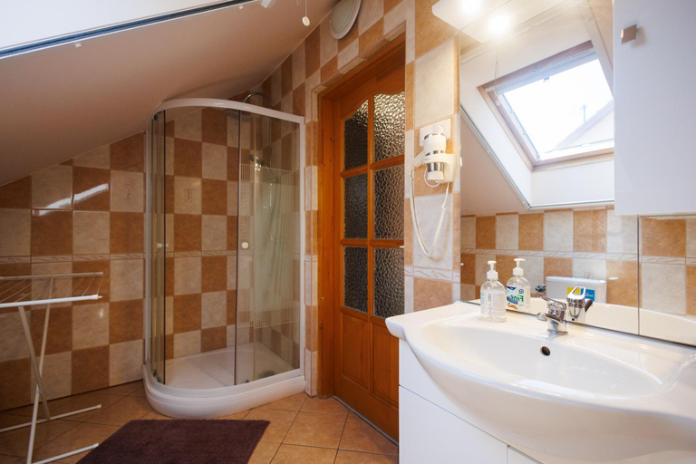 Bathroom 4, Sissy Vendeghaz, Mórahalm