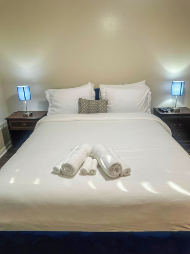 Room 2, Penny Cove, DeKalb