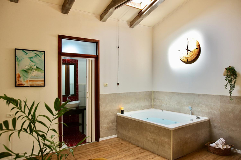Bathroom 3, בקתות נומה