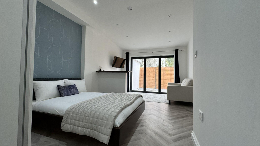 Bedroom 2, London Studios and Suites, London