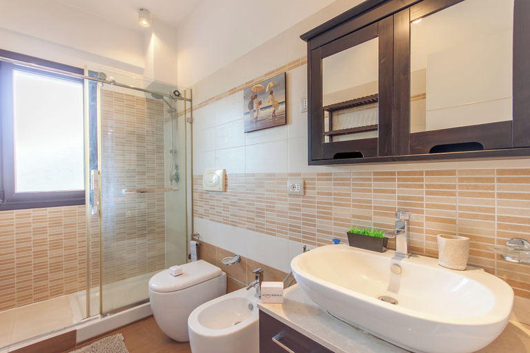 Bathroom 2, Vicere Apartment With AC and Wi-fi, Catania