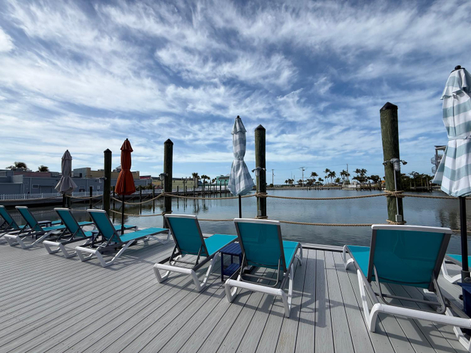 Surrounding environment 5, Manatee Bay Inn, Lee