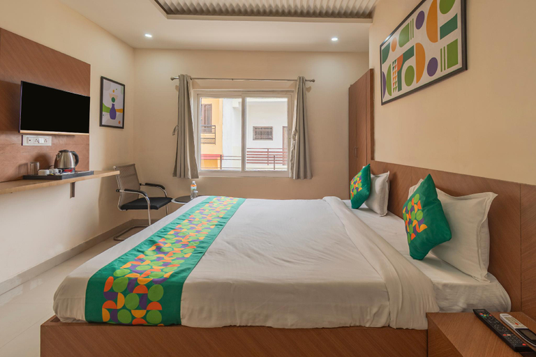 Bedroom 5, Treebo Raj Palace, Varanasi
