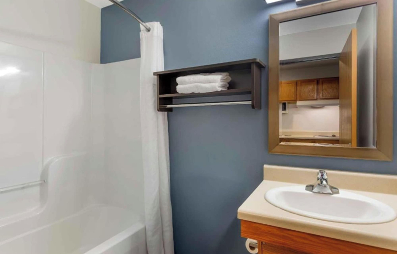 Bathroom 3, Studio 6 Extended Stay Fort Myers FL, Lee