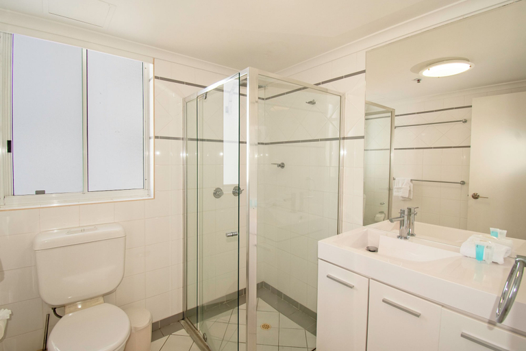 Bathroom 3, Ocean Sands Resort, Gold Coast