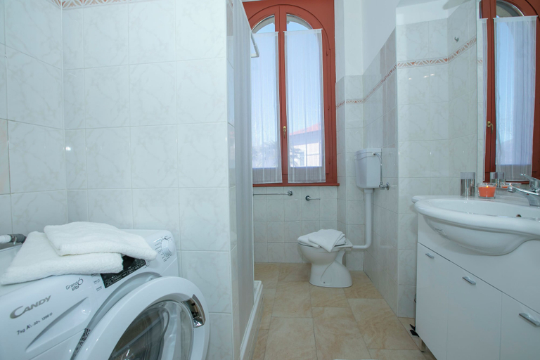 Bathroom 3, Residenza Gardenia Lake View Luino Center, Varese