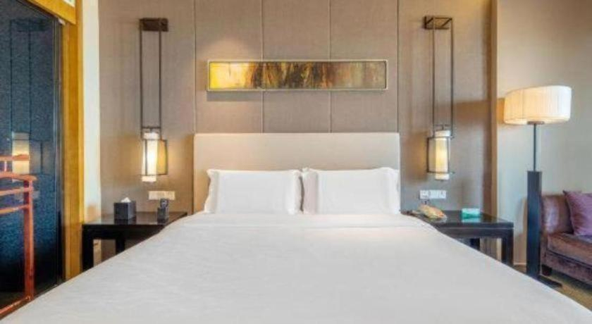 Bedroom 3, Haiyang Shenglong Jianguo Hotel, Yantai
