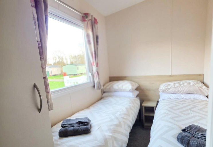 Room 3, Static Caravan 3 Bed Sleeps 8 Dog Friendly Parking, Northamptonshire