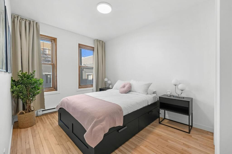 Room 5, Le 217, Communauté-Urbaine-de-Québec