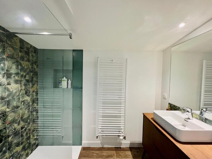 Bathroom 5, Ty Embruns, Morbihan