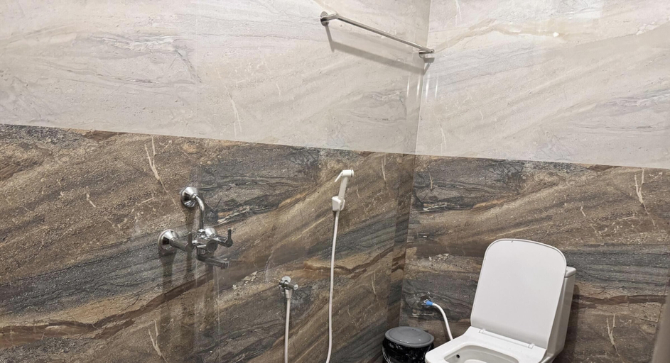 Bathroom 3, Le Park Resort, Viluppuram