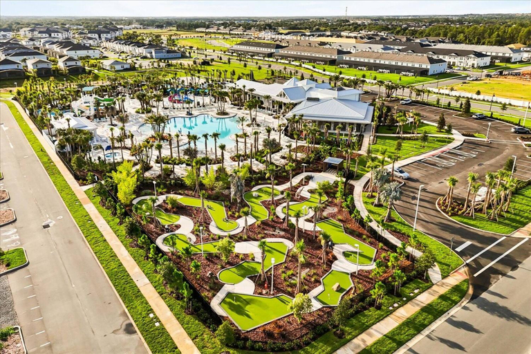 Mini golf course, Bedrooms 5.5 Bathrooms Windsor Cay1301ER, Lake