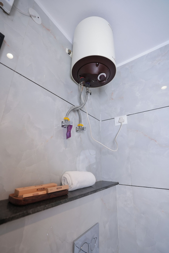 Bathroom 4, Annekaa Heights, Mathura