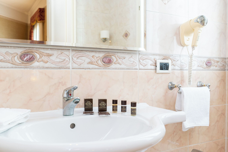 Bathroom 5, Hotel Terme Roma, Padua