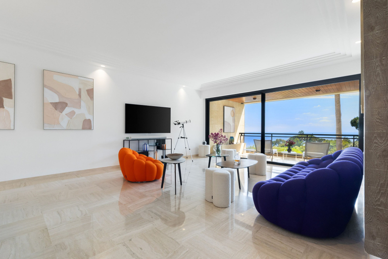 Room 2, 223 Le Gla Euls in Golfe Juan, Alpes-Maritimes