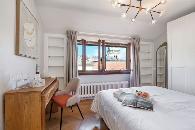 Room 5, Novos Arcadia 501 for 6, Lugano