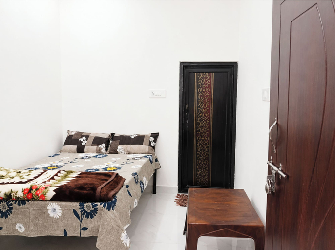 Room 4, Hotel Shri Krishna Residency Mathura, Mathura