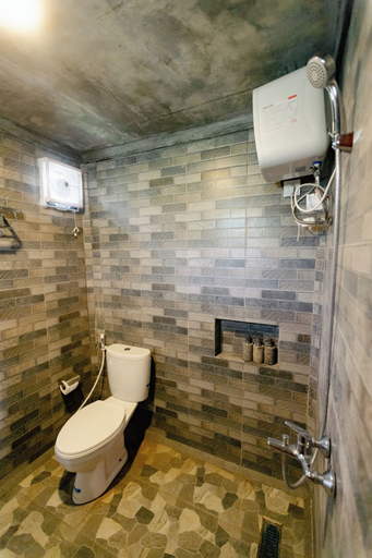 Bathroom 5, Puri Kurnia Ayu, Gianyar