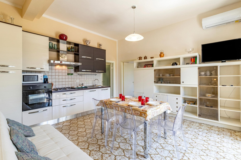 Others 2, Casa Lidia 900m From Sea With Private Garden, Lucca